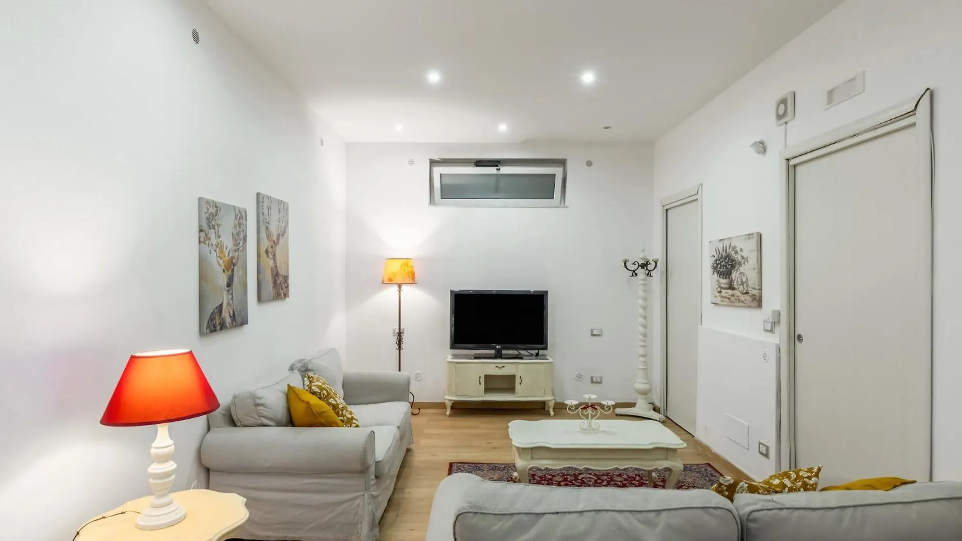Spacious Coastal Apartment In Aci Castello