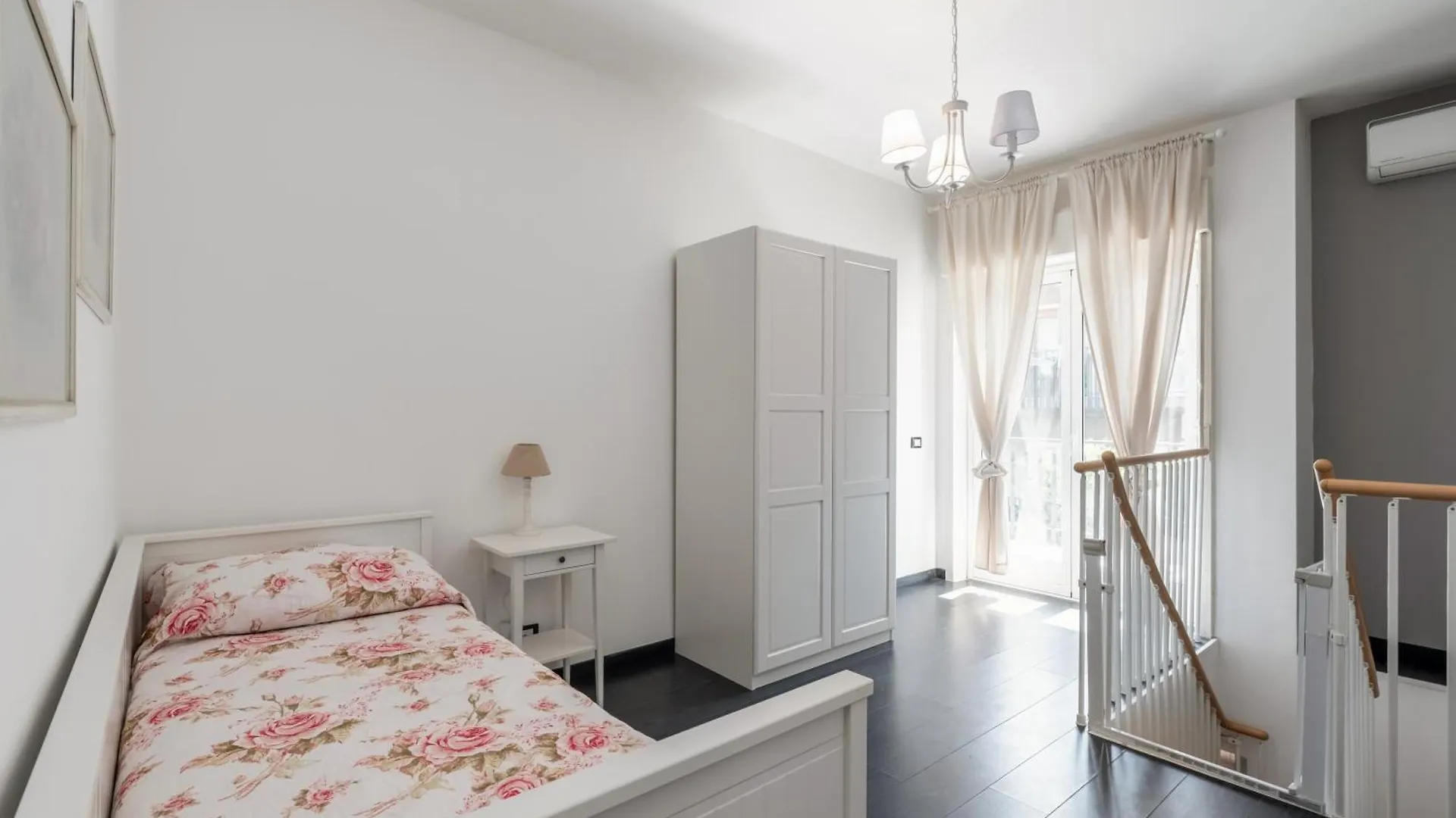 Spacious Coastal Apartment In Aci Castello