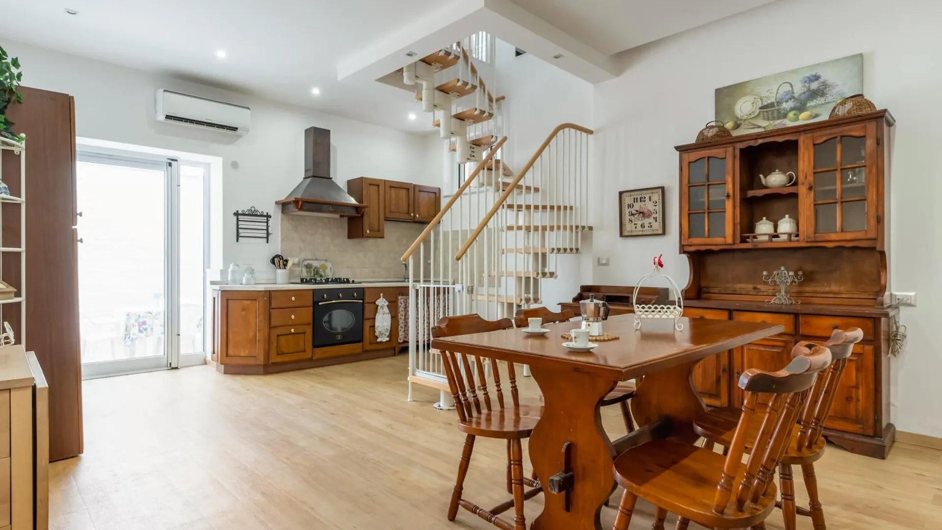 Spacious Coastal Apartment In Aci Castello