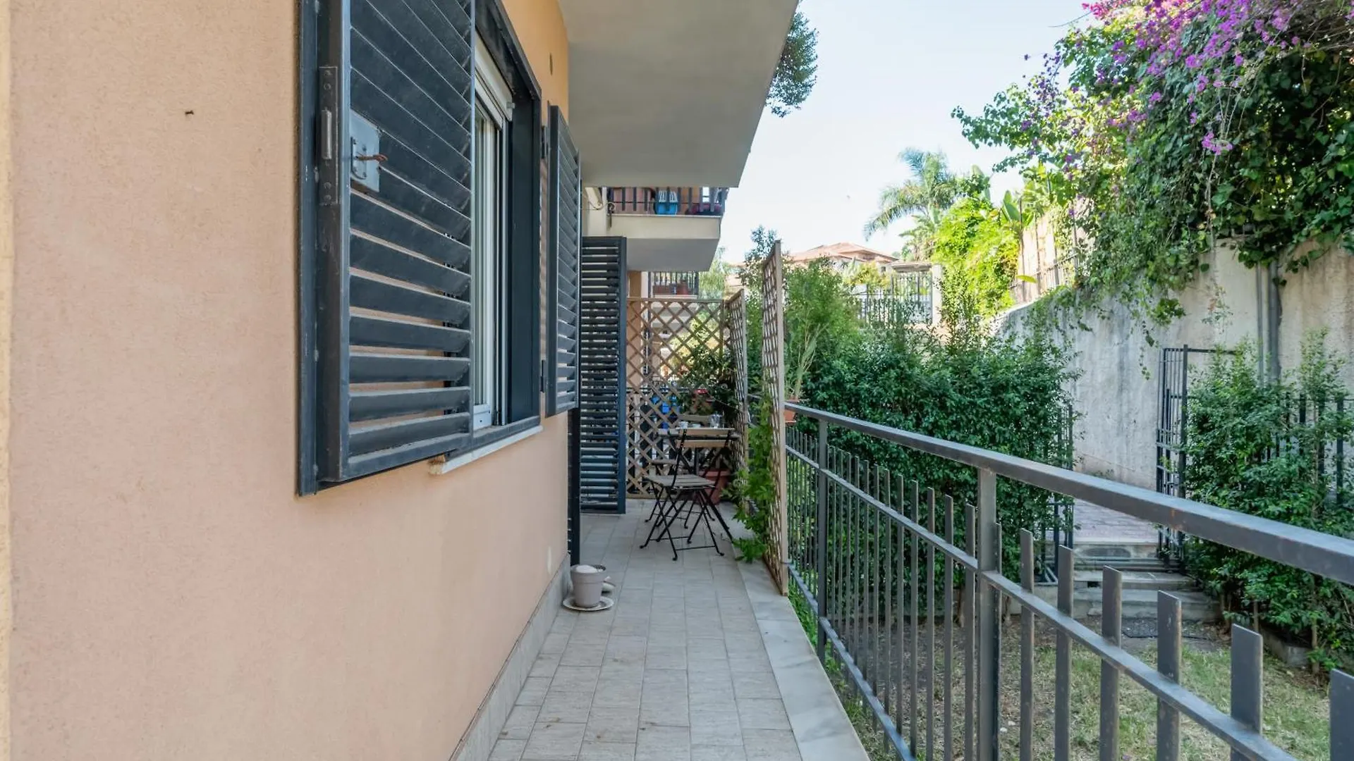 Spacious Coastal Apartment In Aci Castello
